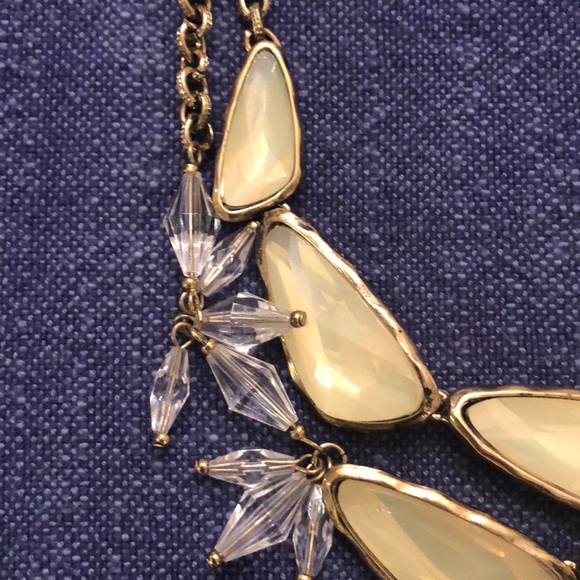 Pale Yellow Stones and Gold Tone Necklace - Picture 2 of 5